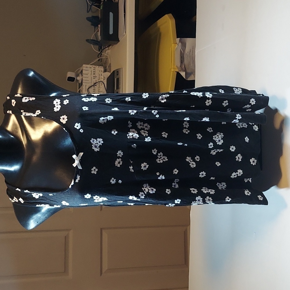 Room Service Black Floral Print tank top Size XL